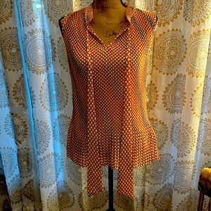 Cute rayon top. No name, no tag. Worn once. I don’t remember the name.